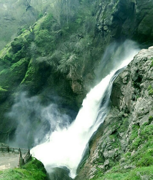 آبشار زیبای شلماش در آذربایجان غربی