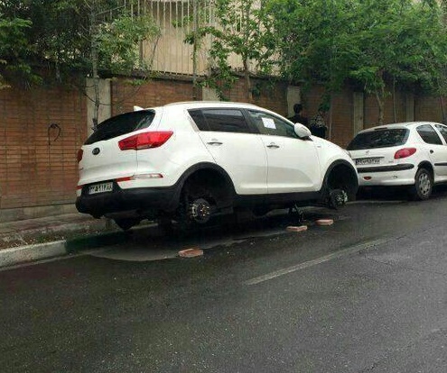 سرقت هر چهارچرخ خودروی کیا اسپورتیج در خیابان‌های تهران.