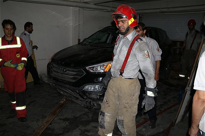 سقوط سانتافه به کفی بالابر حمل خودرو