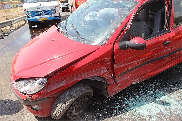 تصادف مرگبار سواری پژو 206 با مینی‌بوس در اتوبان کرج