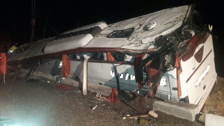 20 کشته و 20 مجروح در حادثه واژگونی اتوبوس حامل زائران کربلا در شمال فارس