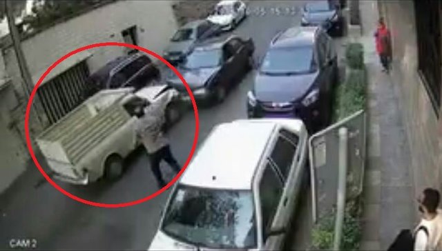 راننده وانت‌پیکان جنجالی این روزهای تهران دستگیر شد