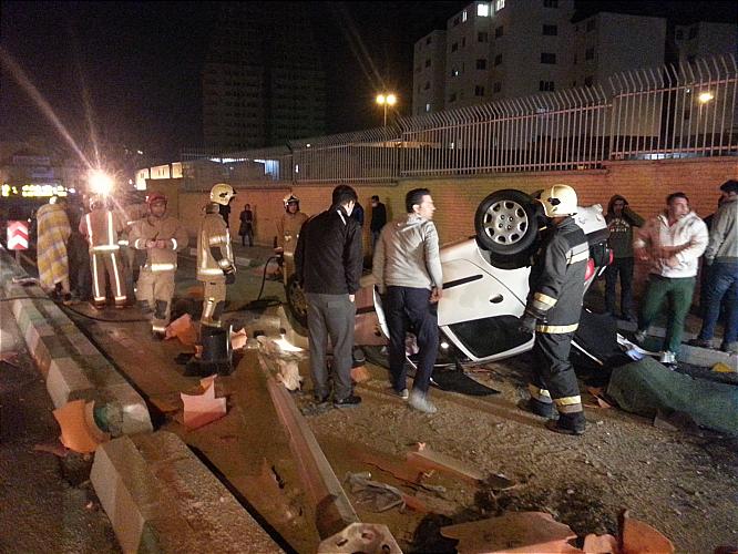 واژگونی خودرو سواری پژو 206 در غرب تهران