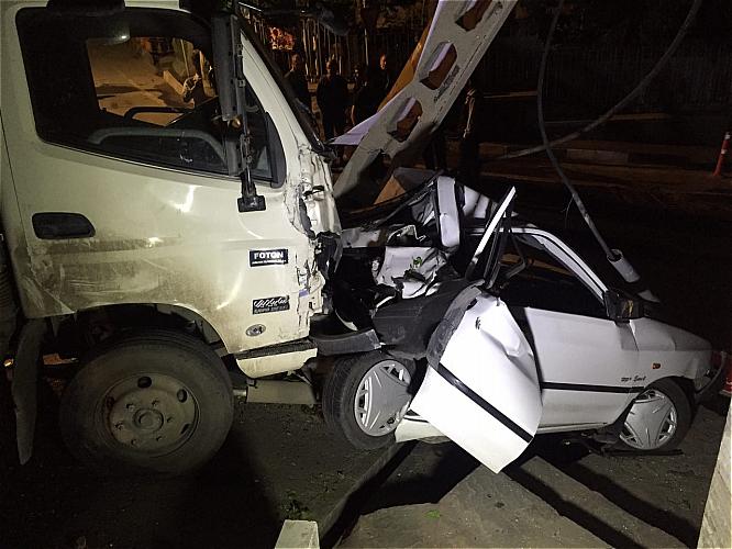برخورد بسیار شدید کامیونت با دو دستگاه خودرو در تهران