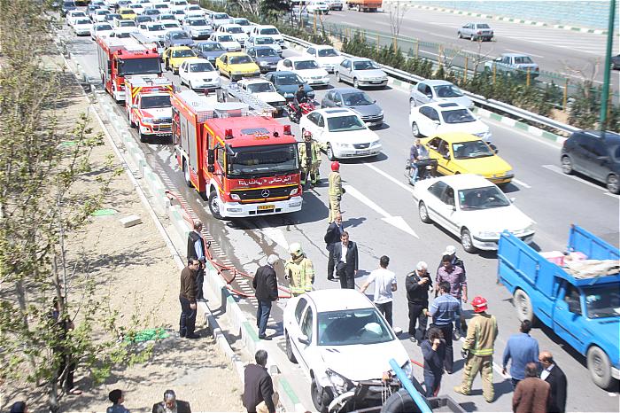 برخورد شدید پژو 206 و ام وی ام در بزرگراه شهید همت