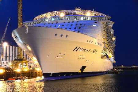 (تصویر)حرکت بزرگترین کشتی مسافری جهان از فرانسه