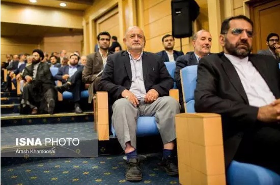 عکسی از نماینده ارومیه در نشست دیشب دولت و مجلس که در فضای مجازی خبرساز شد
