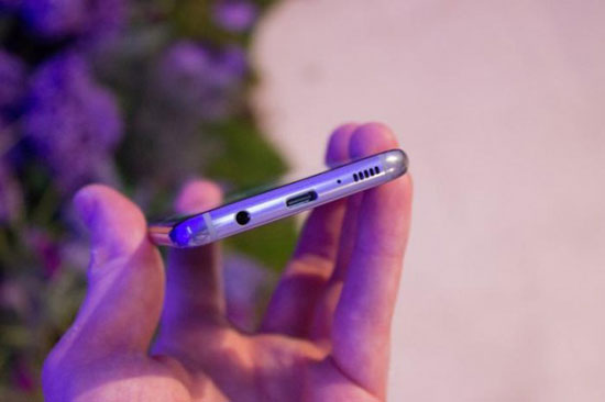 معرفی 10 ویژگی سامسونگ گلکسی S8 که آیفون 7 ندارد