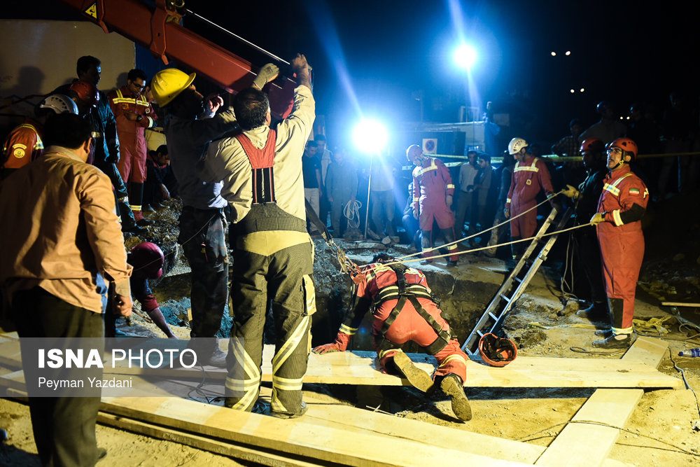عصر امروز; مرگ یک آتش‌نشان و یک کارگر در مترو قیام