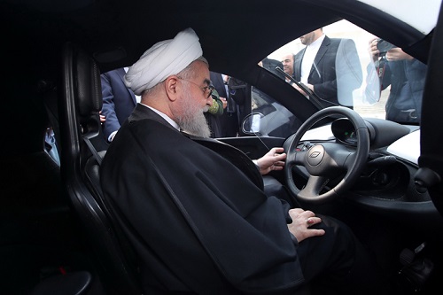 5hdhg29810356h4u6do - رانندگی دکتر روحانی با خودرو برقی