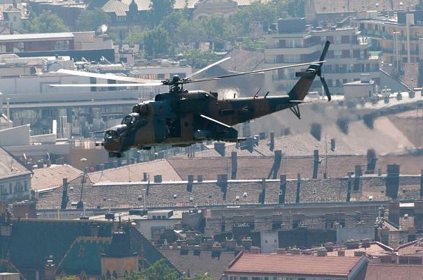 یک فروند هلیکوپتر میل-۲۴ متعلق به دوران شوروی سابق. گفته می‌شود جمهوری چک این مدل هلیکوپترهایش را به اوکراین فرستاده است