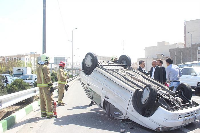 برخورد شدید پراید 111 و پژو 206 در بزرگراه شهید باکری