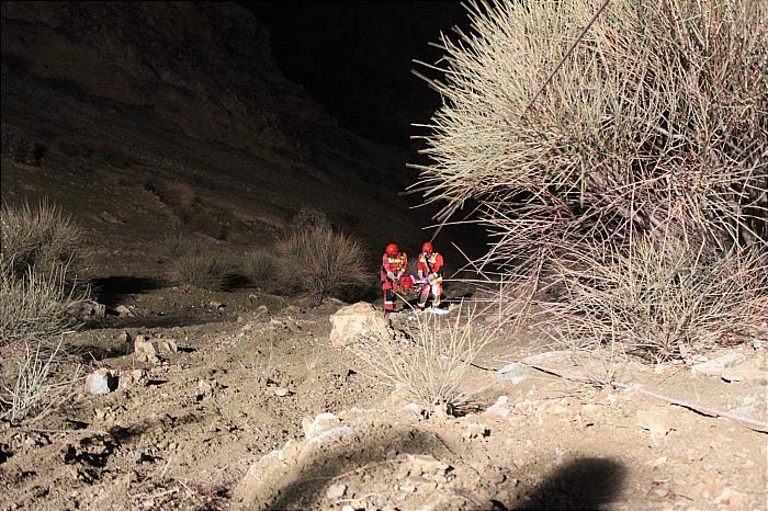 سقوط پراید به دره 150 متری در بزرگراه همت