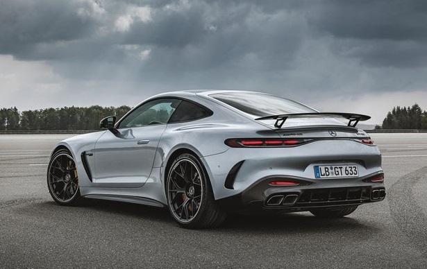 mercedes-benz-2024-amg-gt-coupe