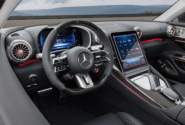 mercedes-benz-2024-amg-gt-coupe