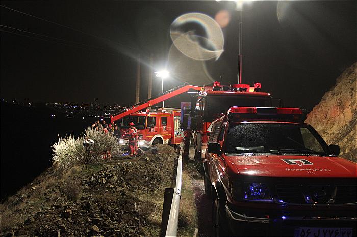 سقوط پراید به دره 150 متری در بزرگراه همت