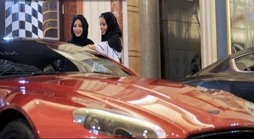 gmpnr84640uba5gseyie - زنان عربستانی در حال خرید خودروهای لوکس