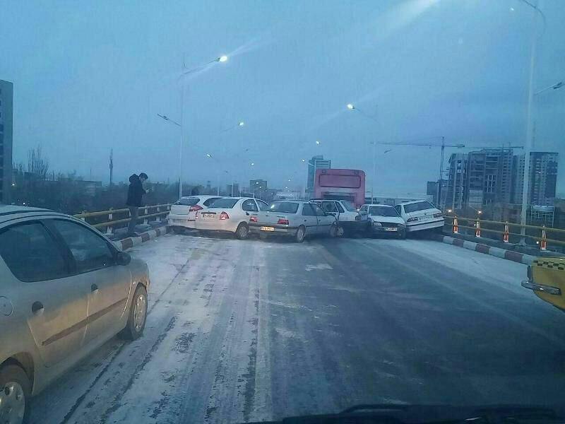 تصادف زنجیره‌ای 30 دستگاه خودرو در تبریز